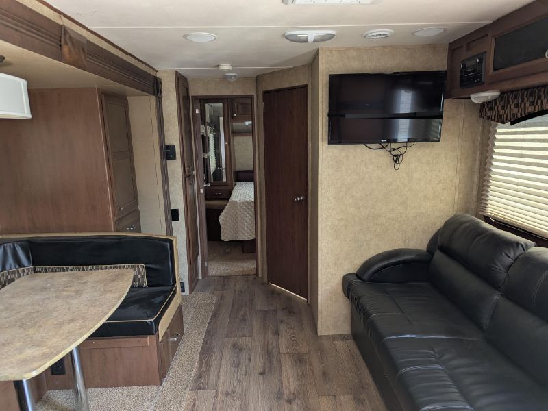 2014 Dutchmen Denali 2461RK Trail Edition - Image 4