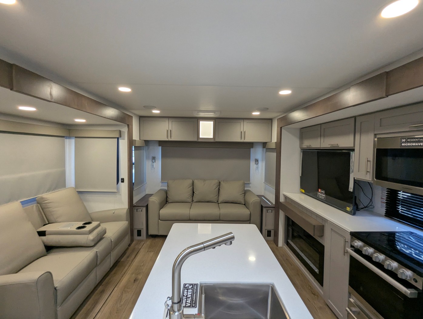 2026 Alliance RV Avenue 298RL - Image 22