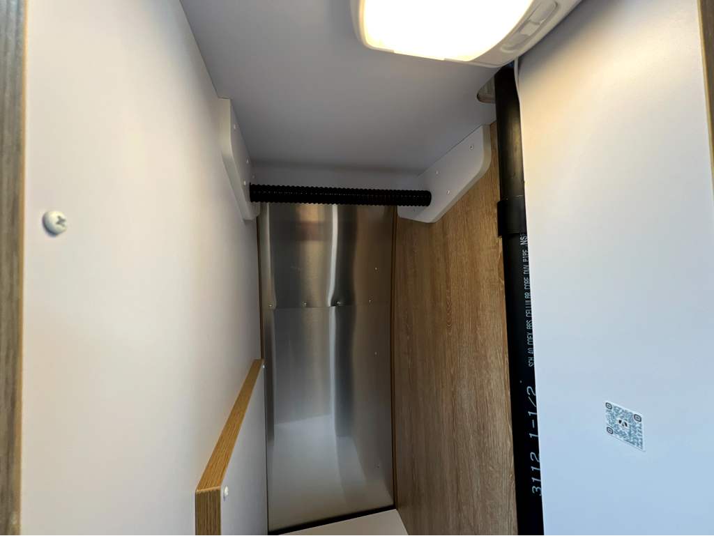 2024 AIRSTREAM POTTERY BARN 28RBT - Image 16