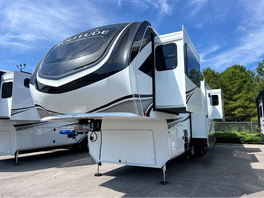 2025 GRAND DESIGN SOLITUDE 382WB - Image 2
