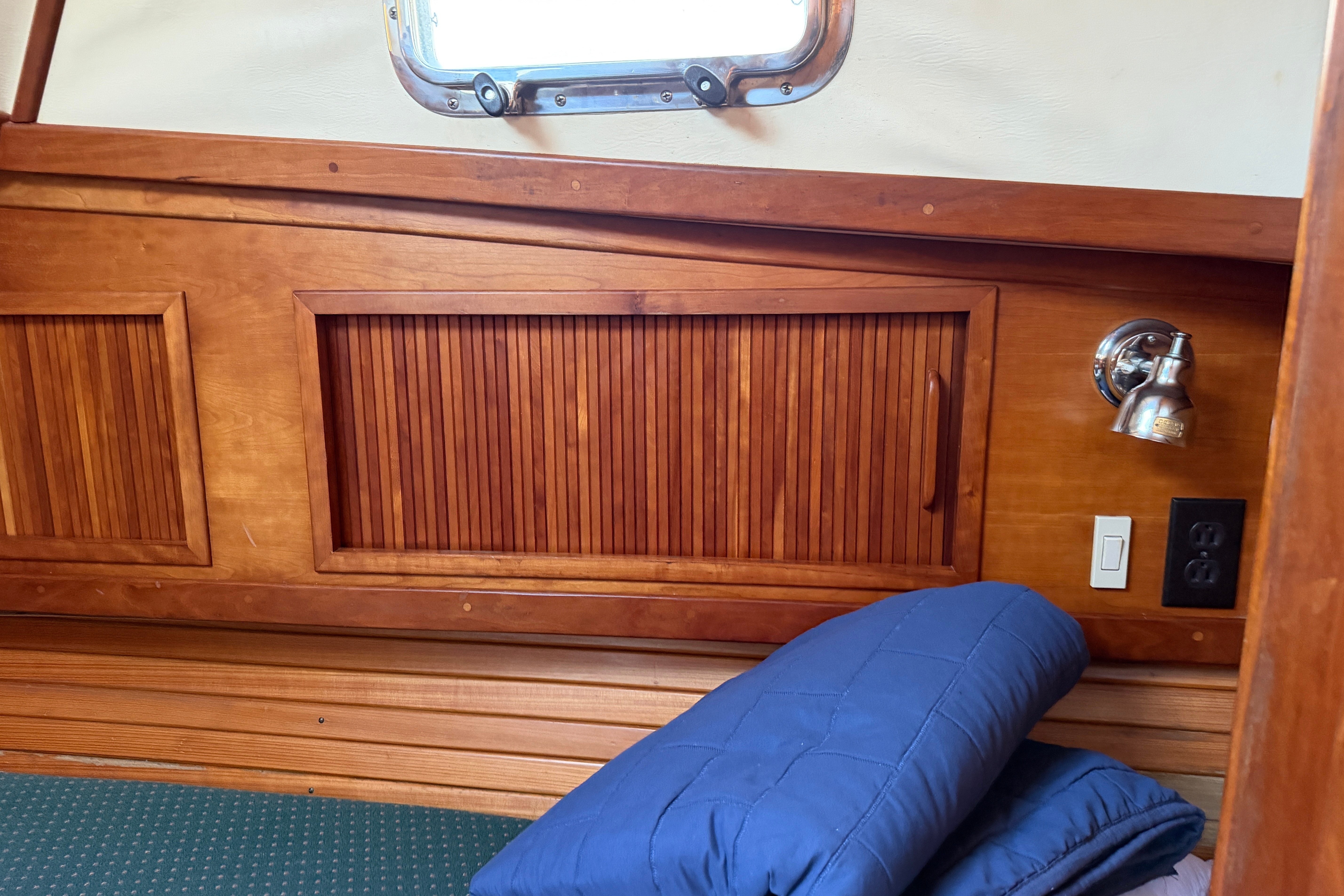 1998 Sabreline 36 AFT CABIN - Image 33
