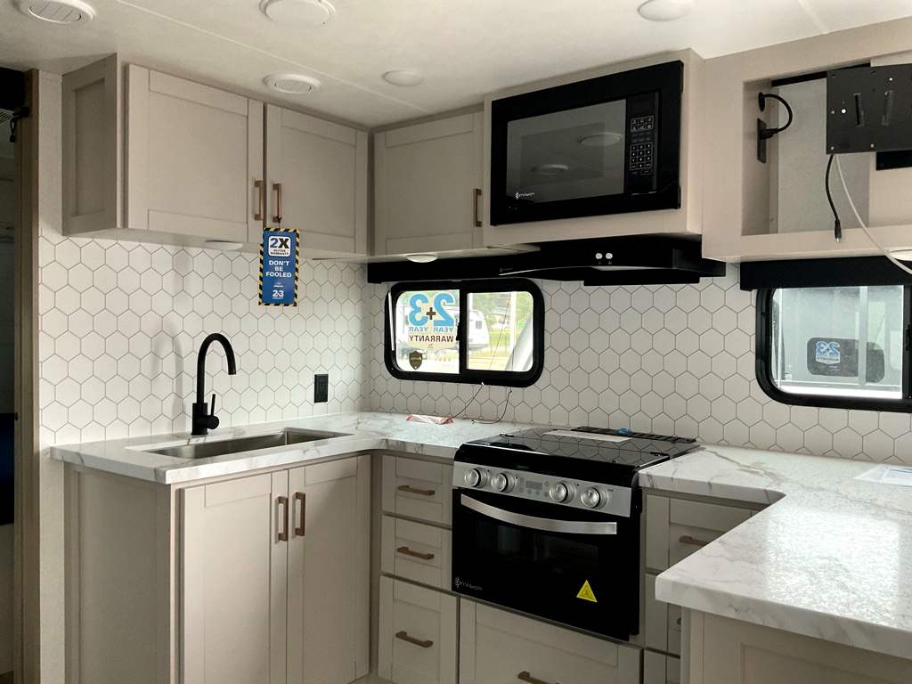 2027 JAYCO Jay Feather 25BH - Image 11