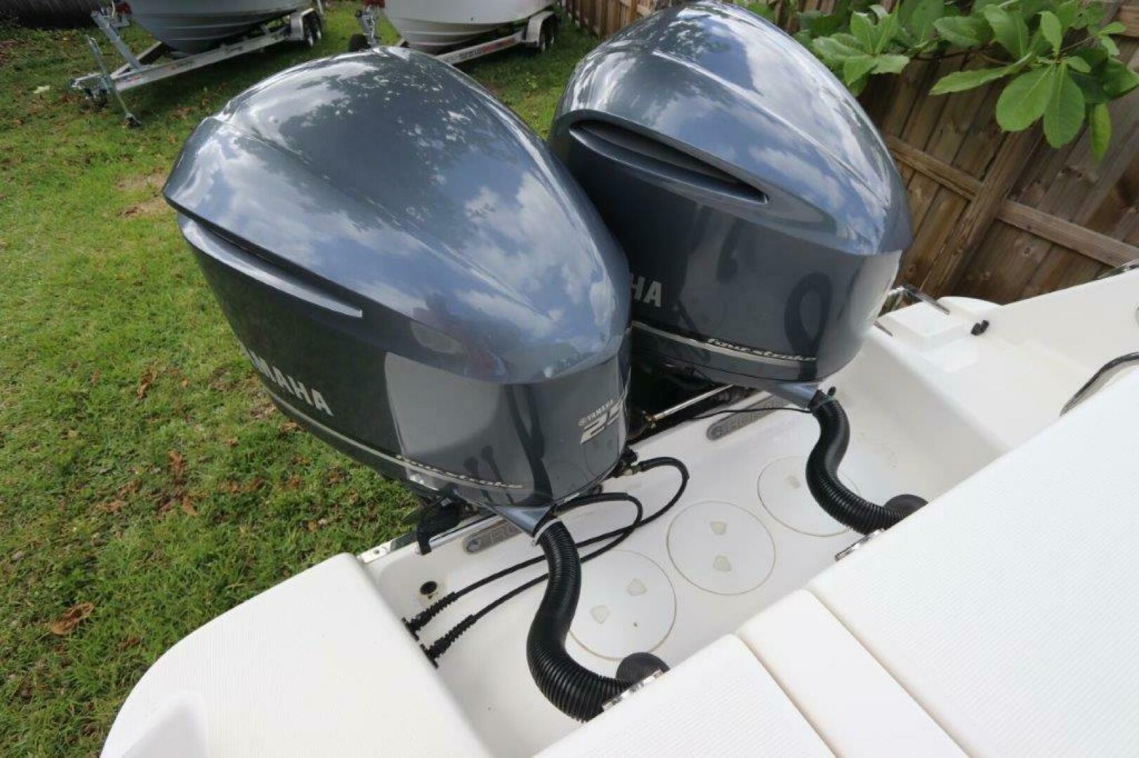2017 Robalo R260 Center Console - Image 30