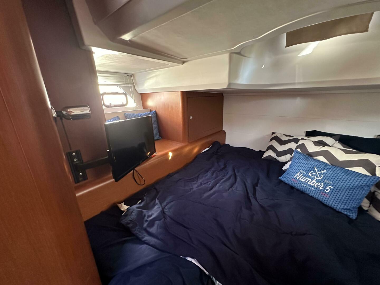 2013 BENETEAU 50 GRAN TURISMO Base - Image 18