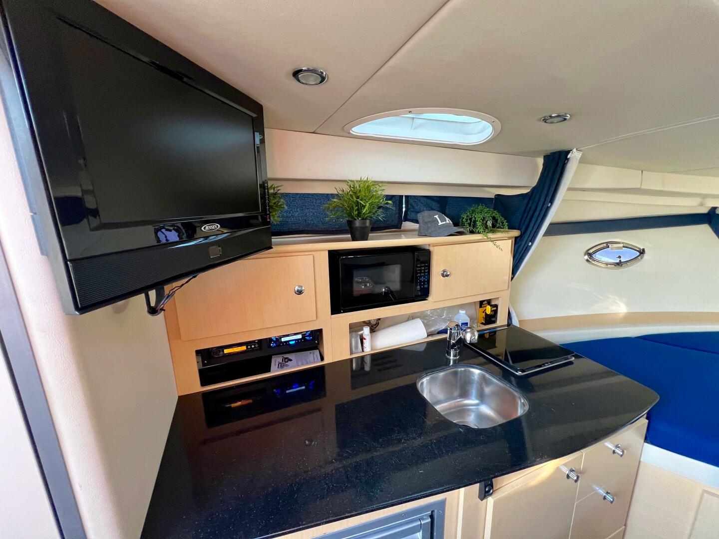 2012 Bayliner 335 - Image 23