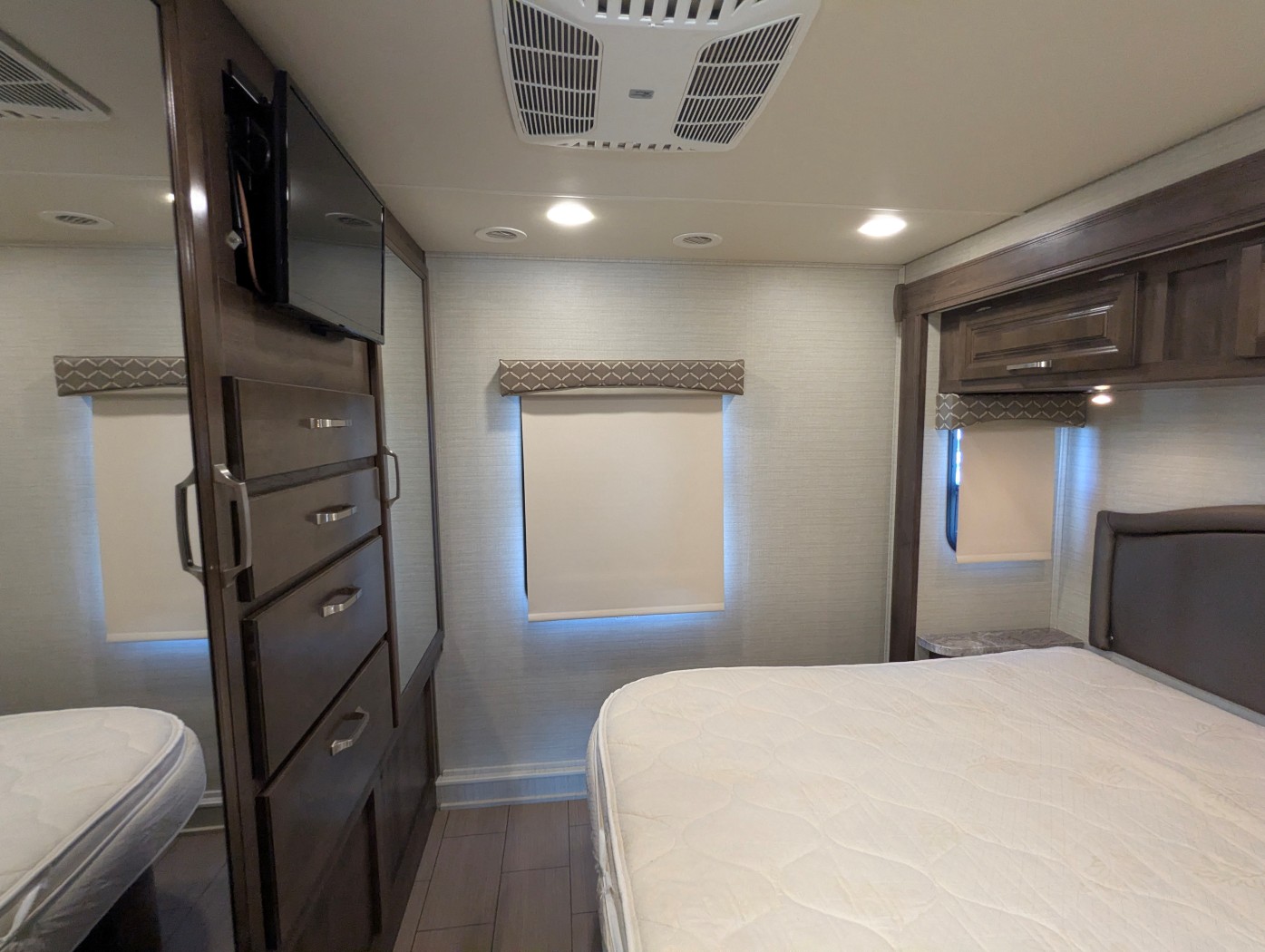 2018 Jayco Greyhawk 29MV - Image 26