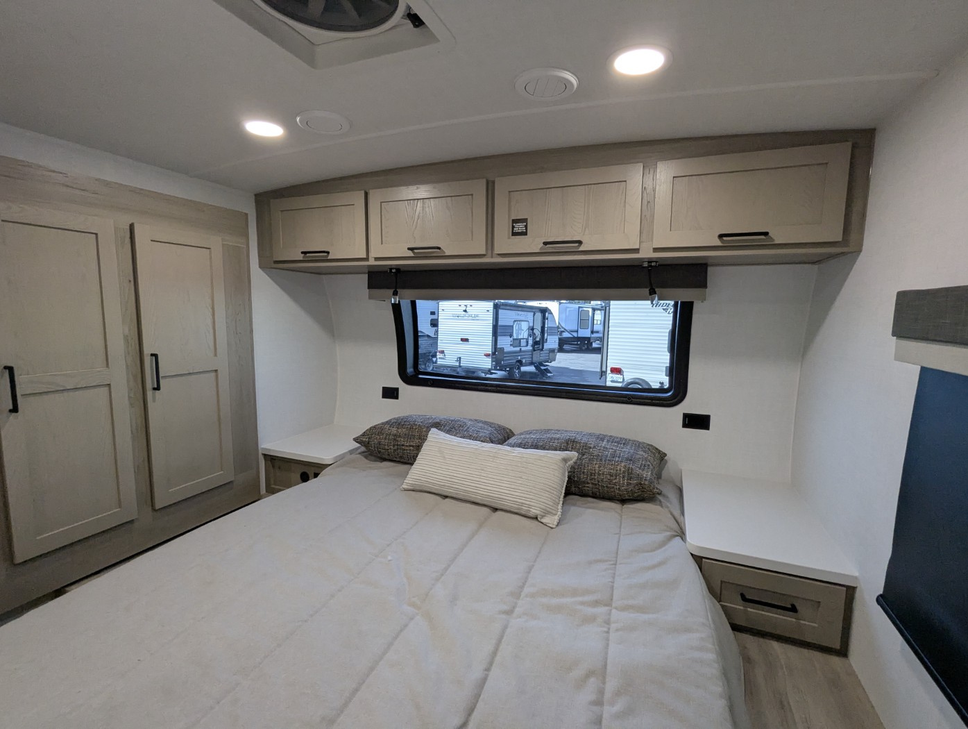2026 Forest River Rockwood Mini Lite 2513S - Image 9