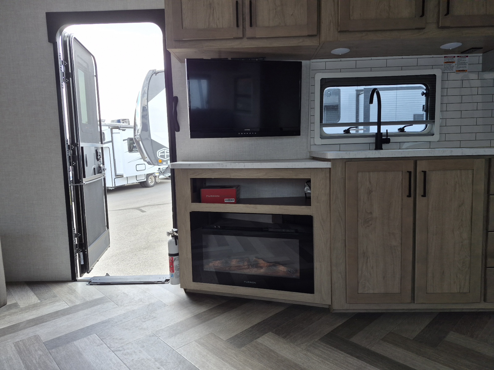 2023 Ember RV Touring Edition 21MRK - Image 8