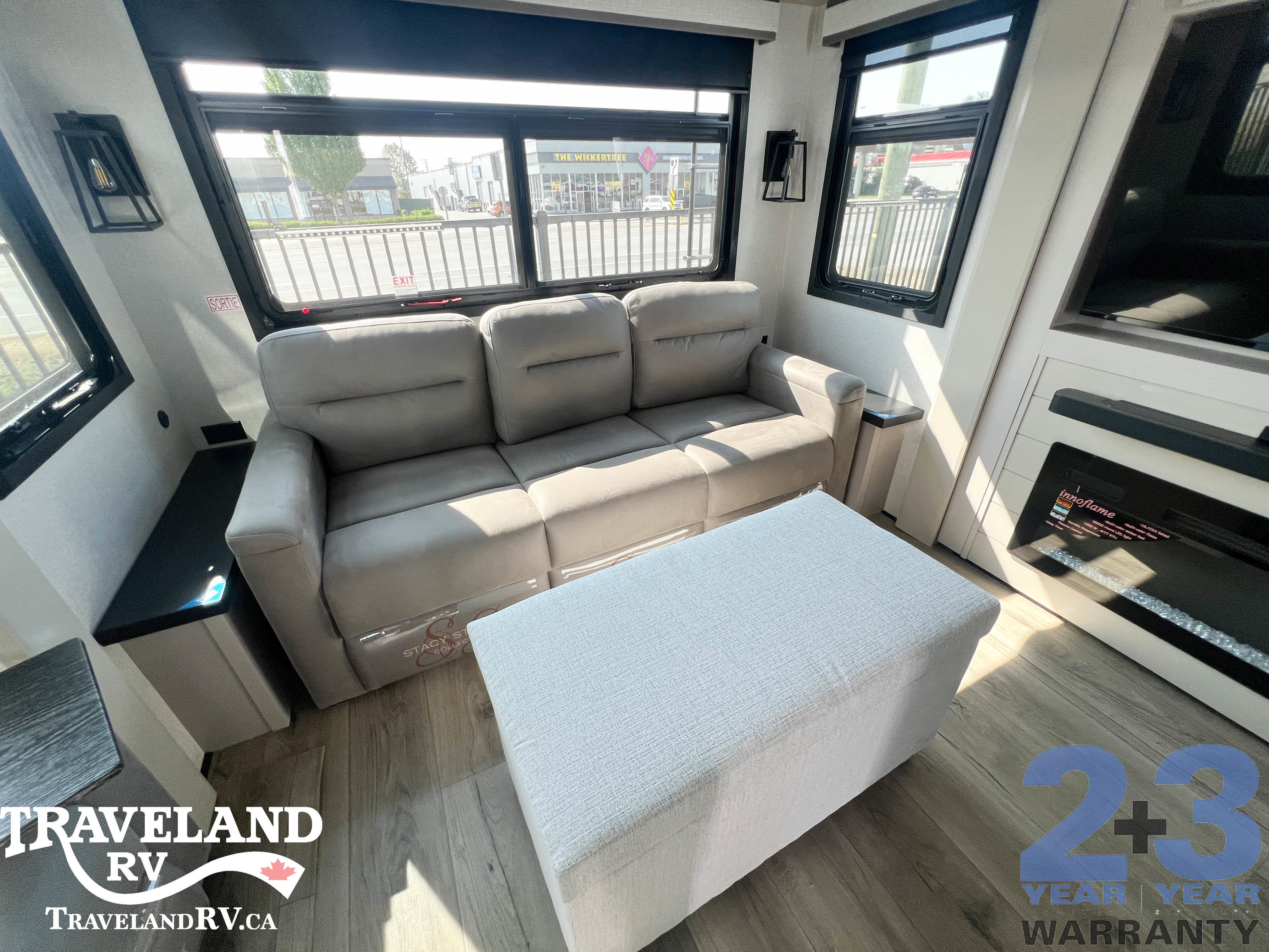 2026 Jayco North Point 377RLBH - Image 17
