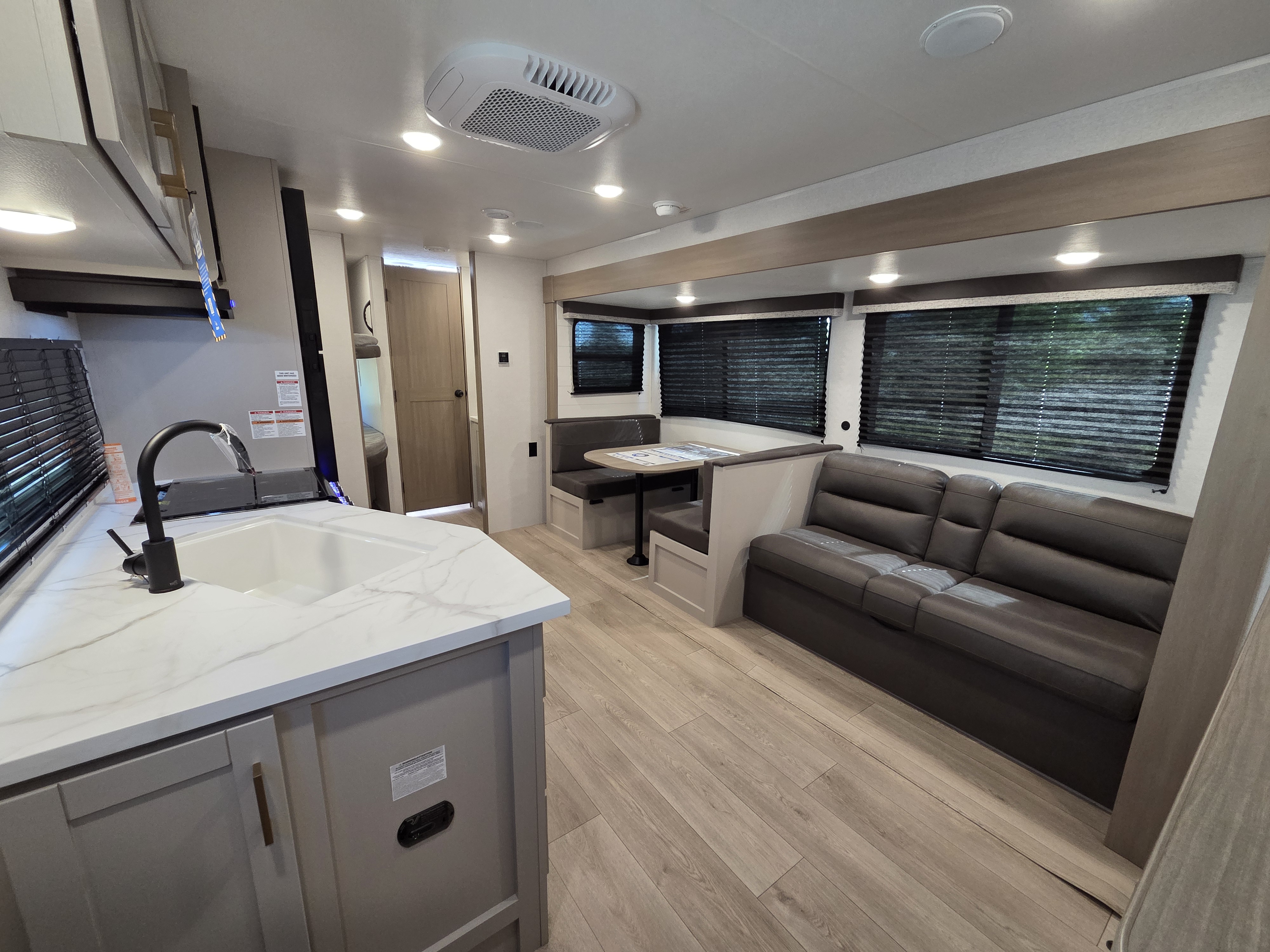 2027 Jayco Jay Flight 261BHS - Image 6