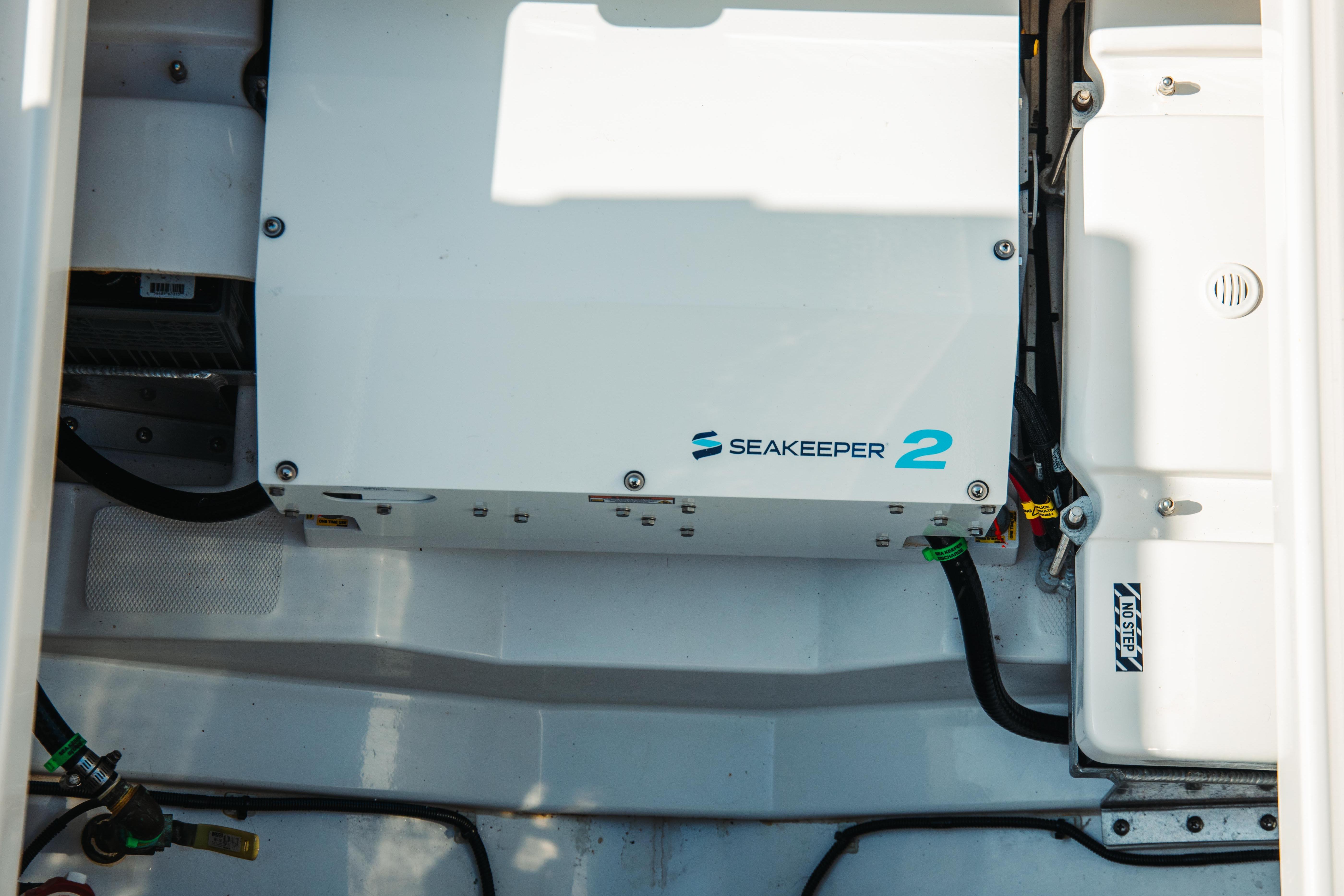 2024 Everglades 315 Center Console Standard - Image 77
