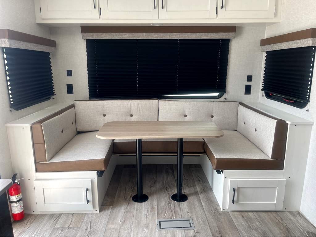 2026 VENTURE RV SIENNA 241VRD - Image 12
