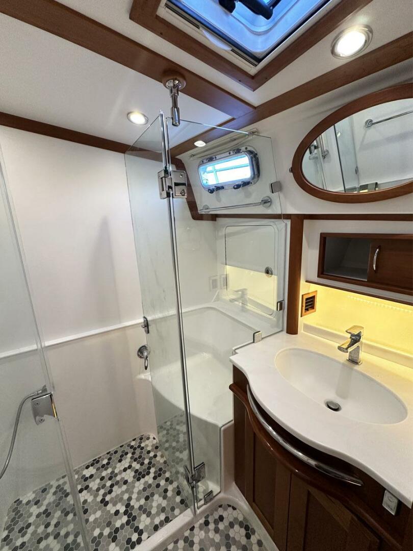 2018 Sabre 48 Flybridge Sedan - Image 20