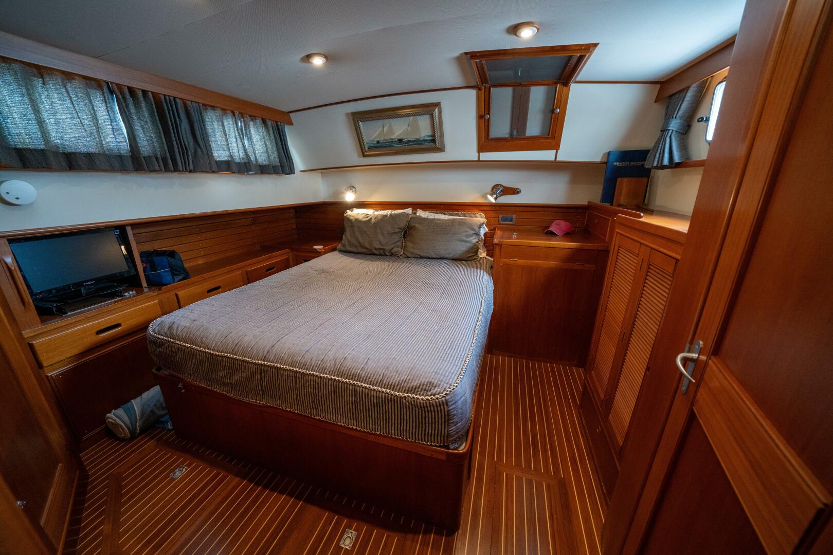 2001 Grand Banks 42 Classic - Image 72