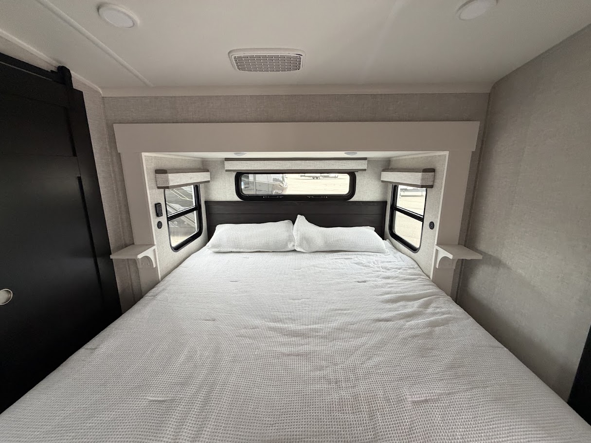 2025 JAYCO NORTH POINT 382FLRB - Image 37