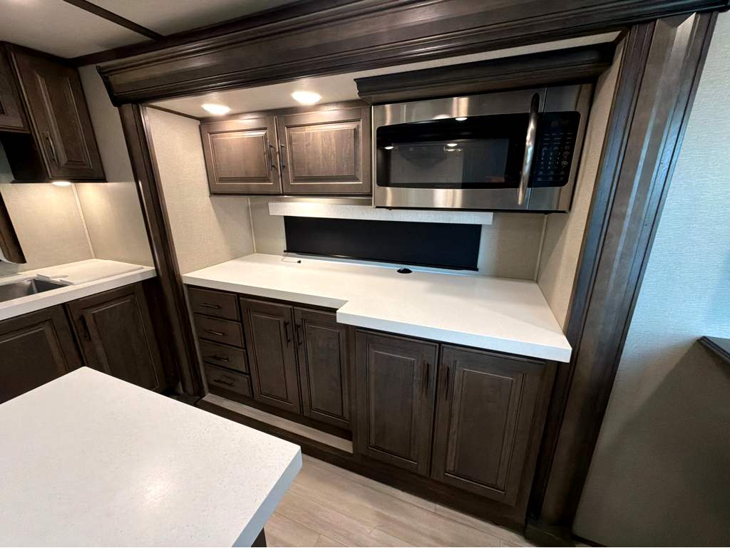 2022 GRAND DESIGN SOLITUDE 390RK - Image 17