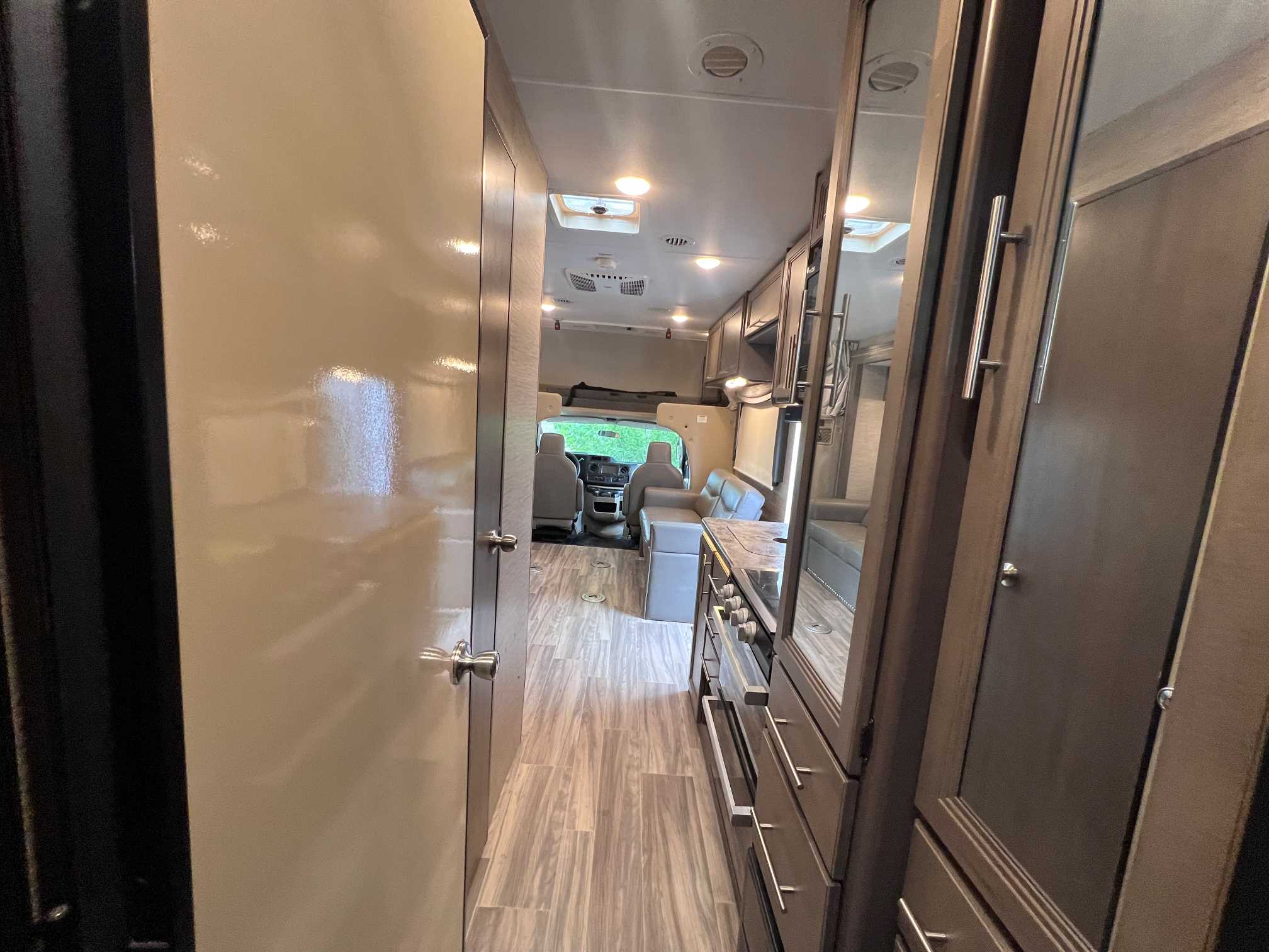 2023 Thor Motor Coach Outlaw 29J - Image 29