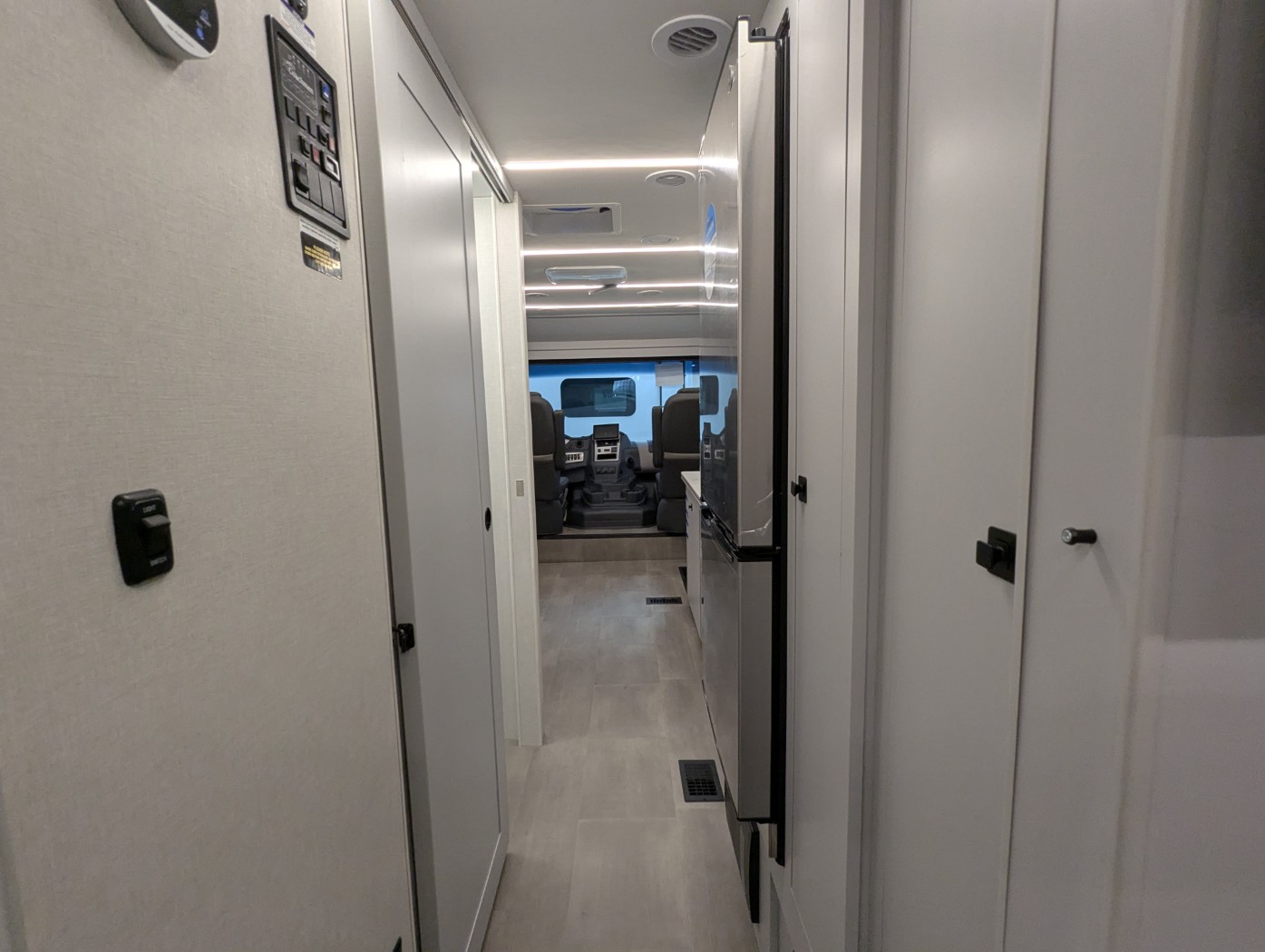 2026 Coachmen Euro 25TB - Image 25