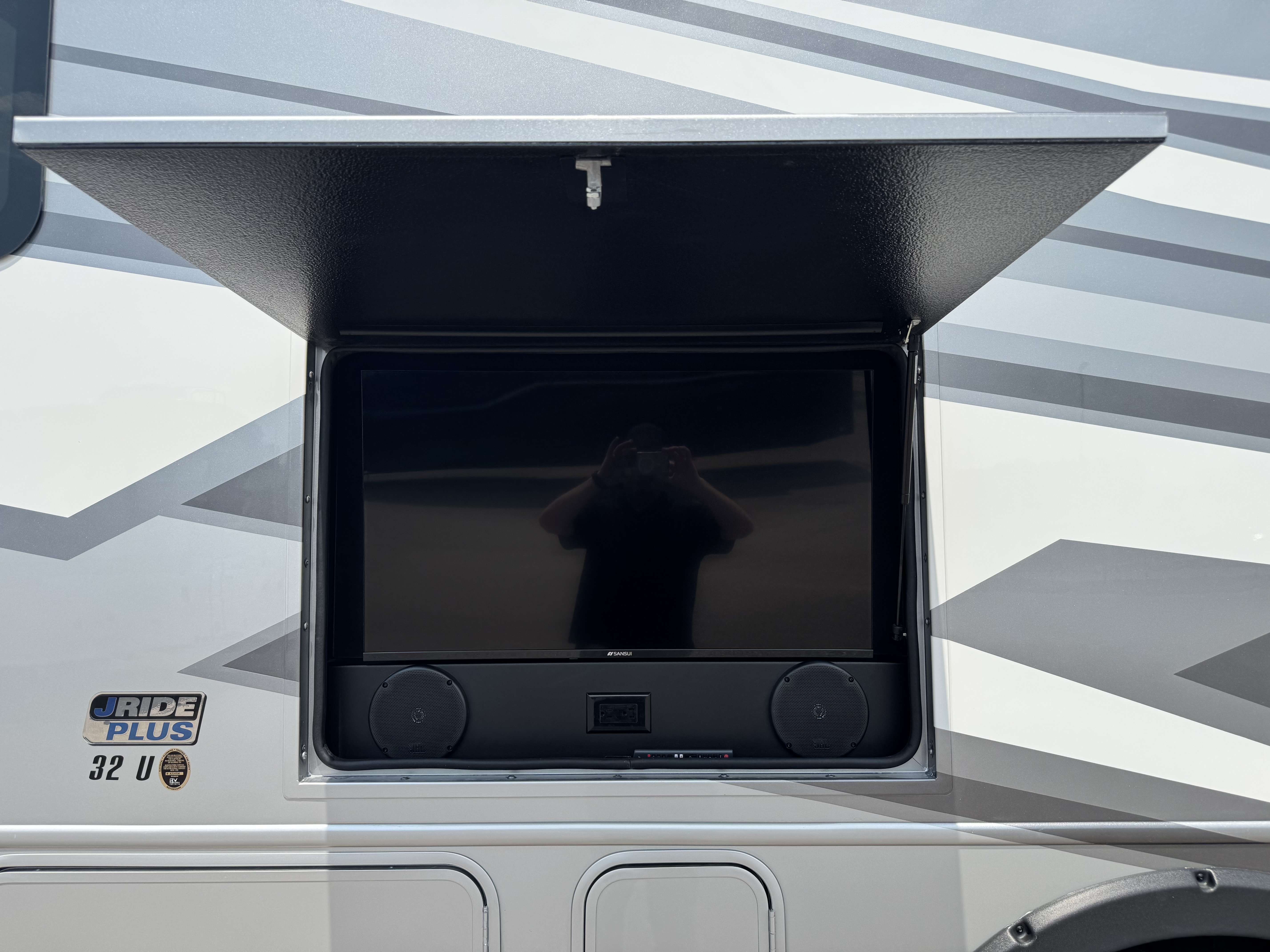 2027 JAYCO GREYHAWK XL 32U - Image 21