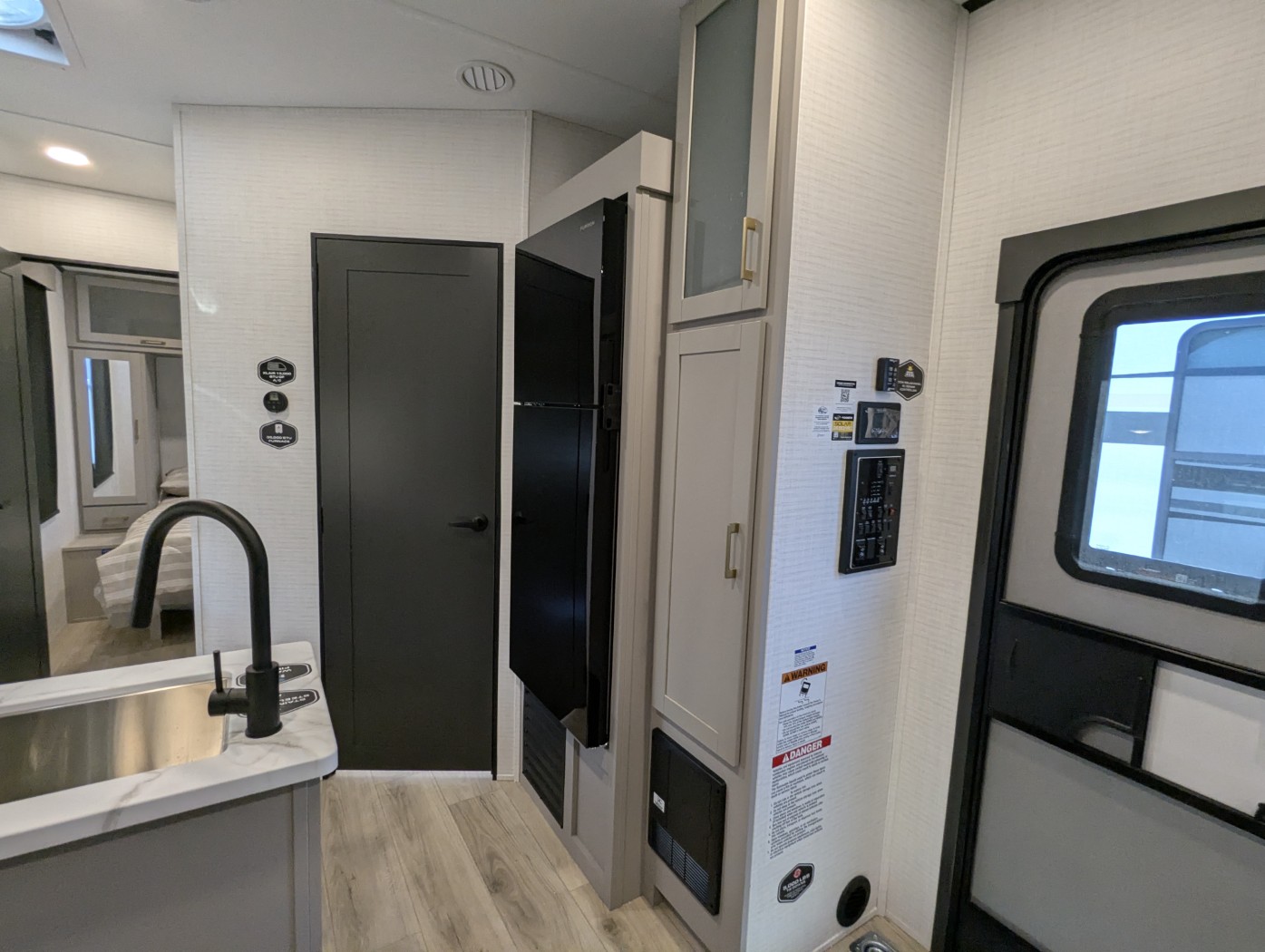 2027 Forest River Stealth 2900 - Image 25
