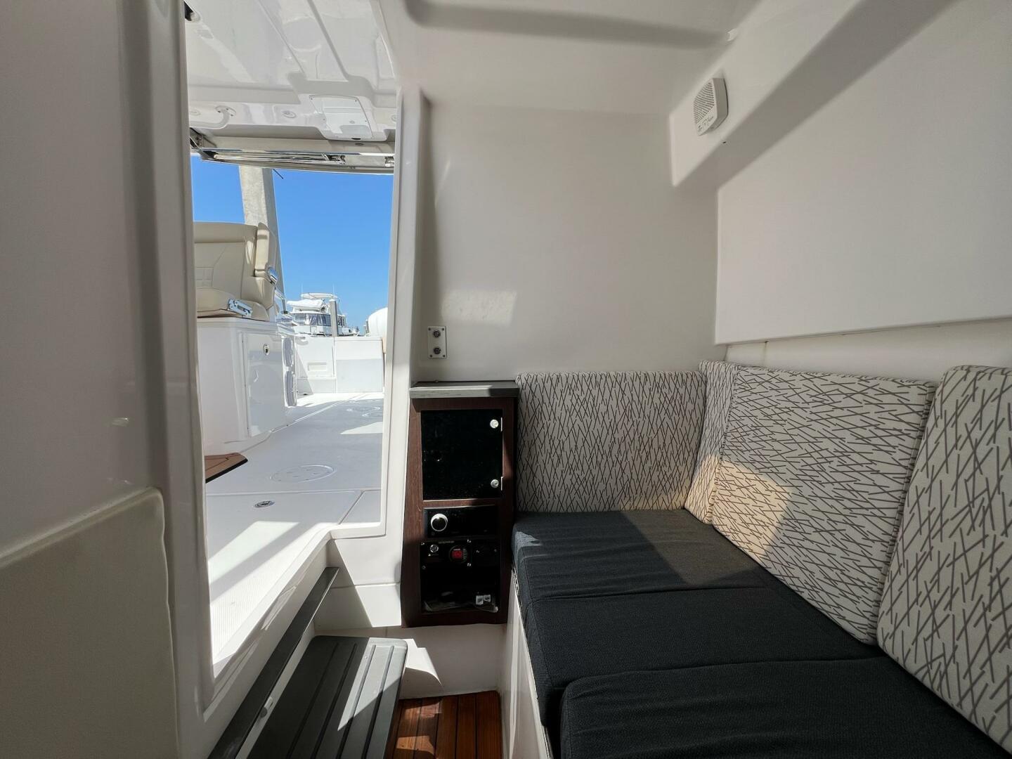 2019 Everglades 340 Dual Console - Image 5