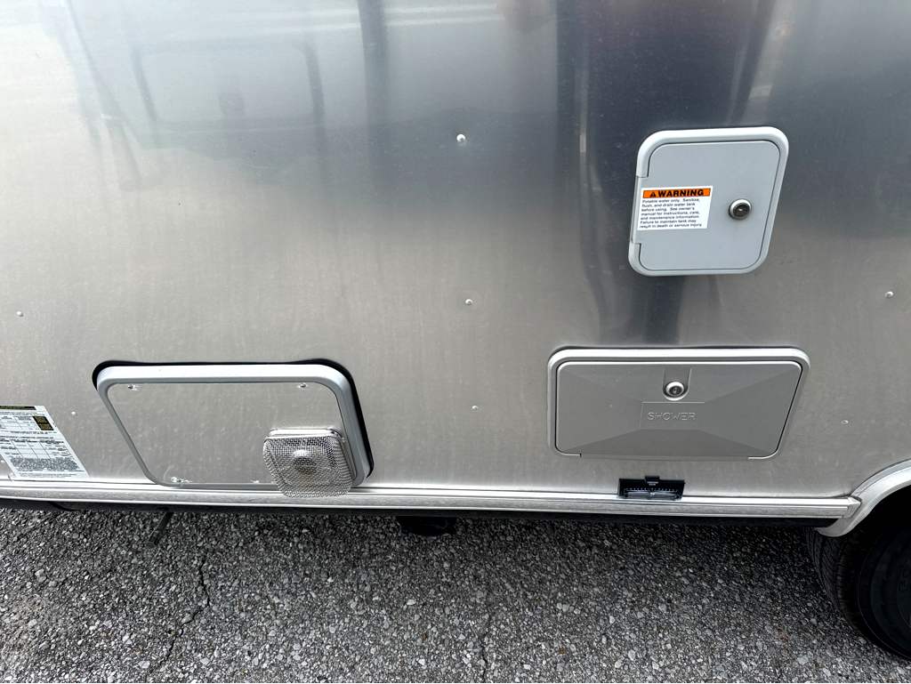 2022 AIRSTREAM CARAVEL 19CB - Image 8
