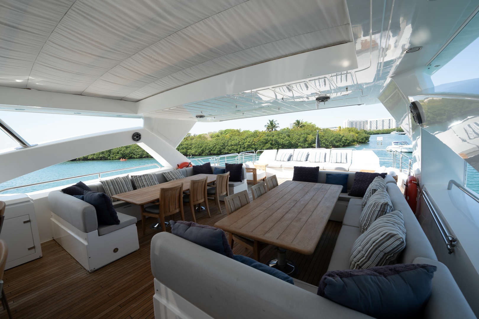 2010 Sunseeker 34 Metre Yacht - Image 20