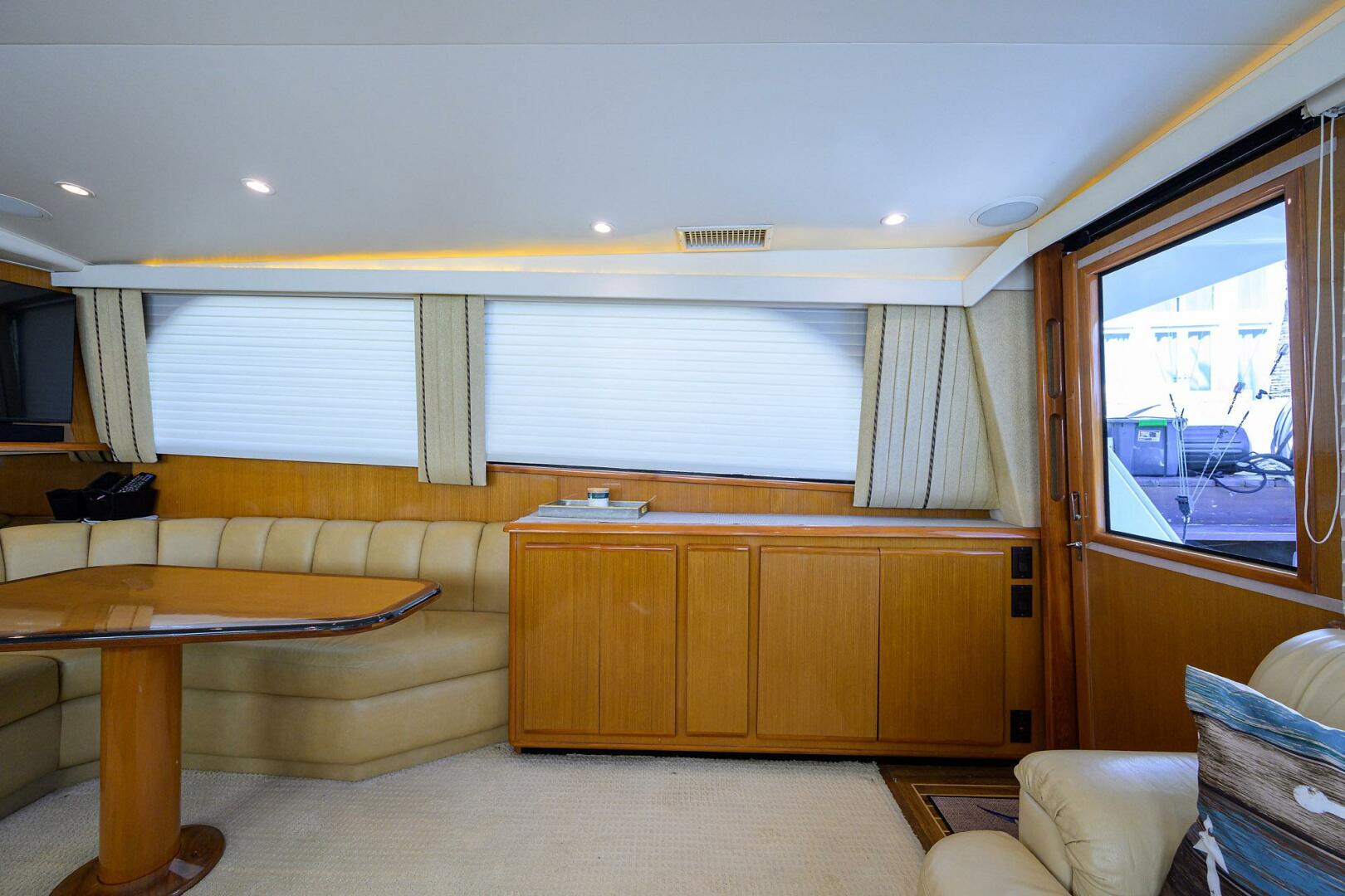2000 Viking 50 Convertible - Image 7