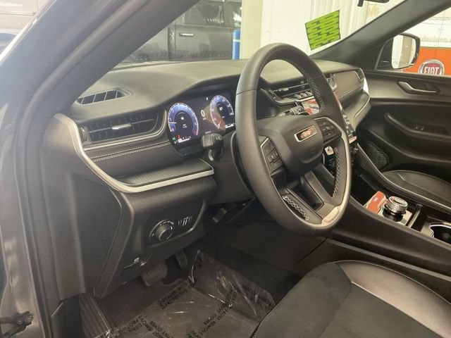 2025 Jeep Grand Cherokee Altitude X 4X4 - Image 15