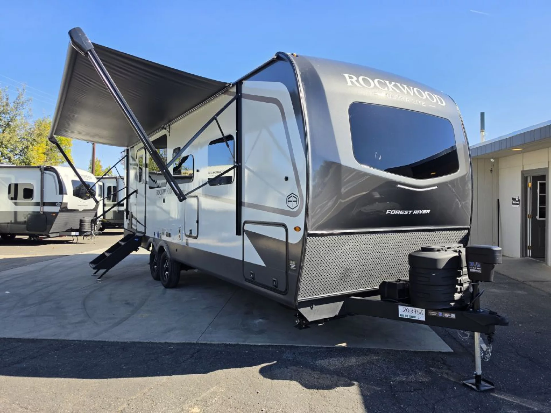 2027 FOREST RIVER ROCKWOOD ULTRA LITE 2621RB - Image 1