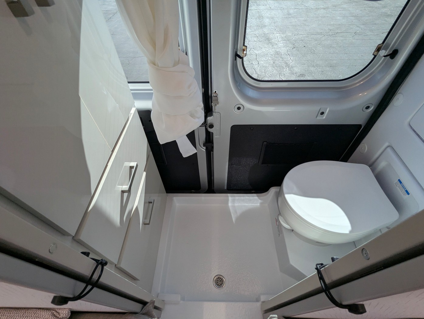 2027 Thor Motor Coach Tellaro 20L - Image 27