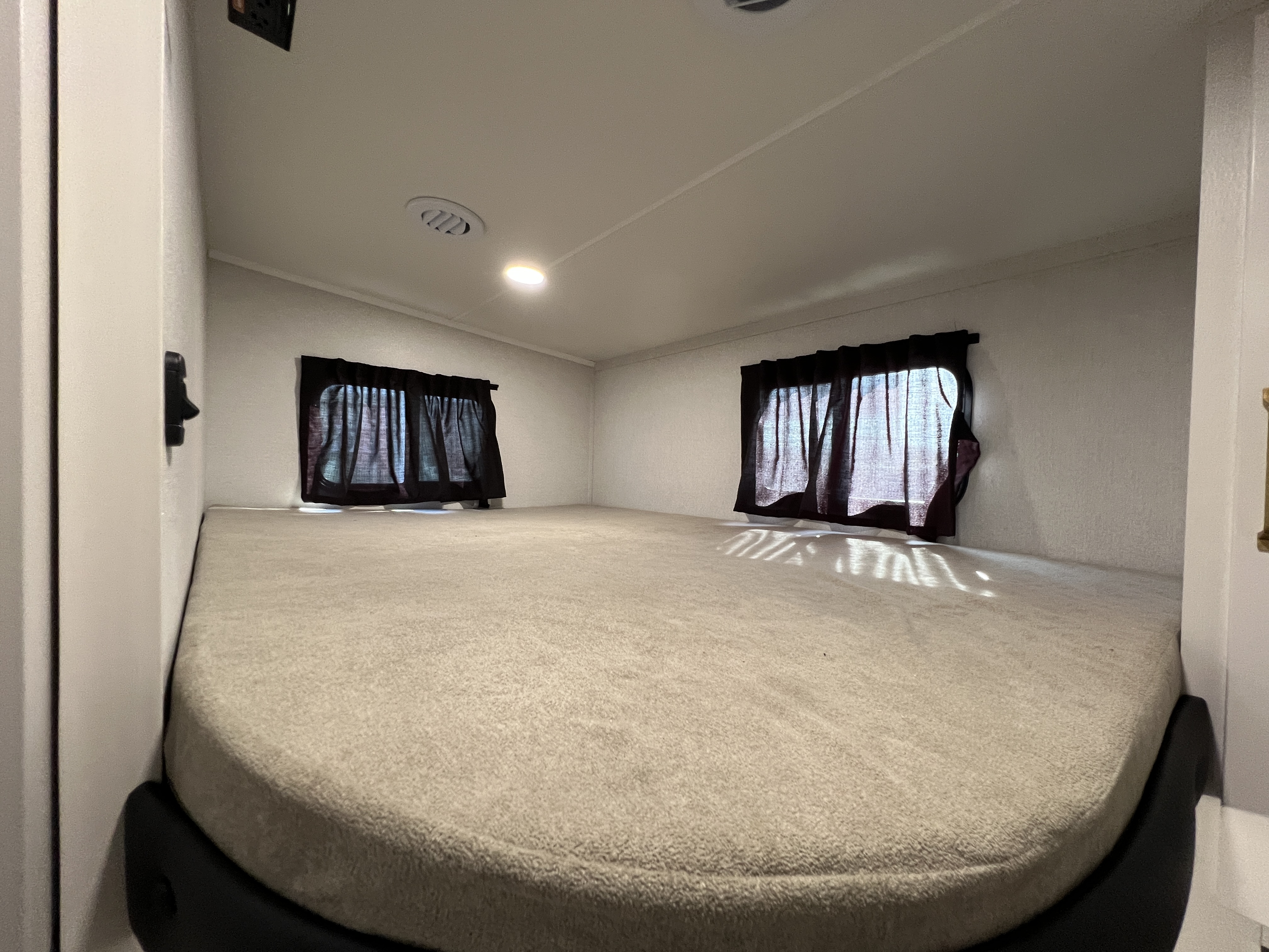 2027 Jayco Eagle SLE 28BHU - Image 17