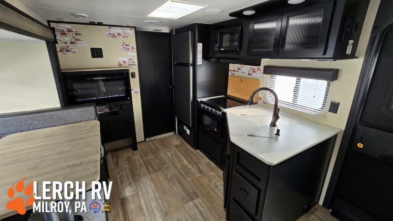 2022 Forest River Cherokee Grey Wolf 23MK - Image 7