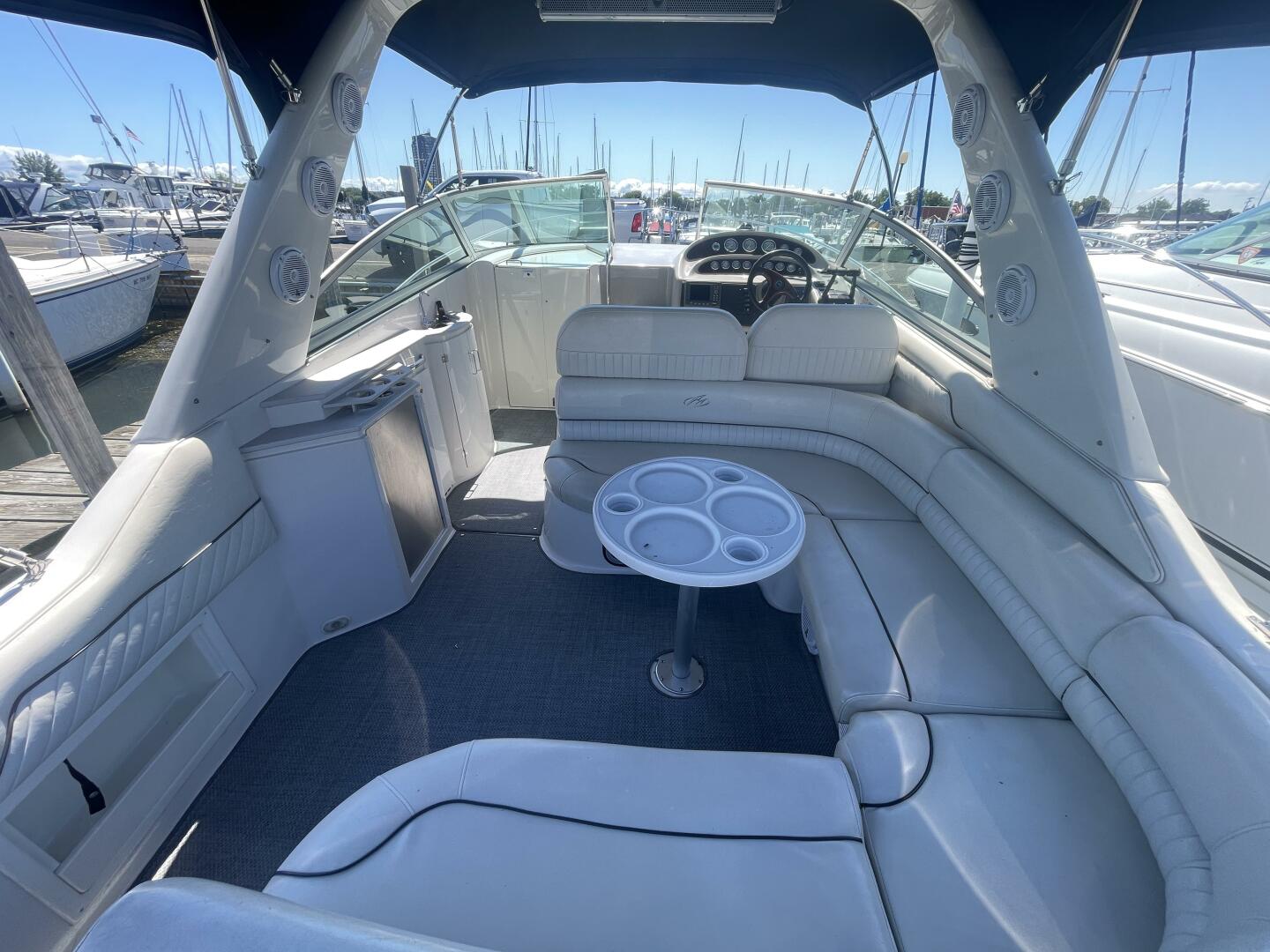 2005 Monterey 322 Cruiser - Image 8