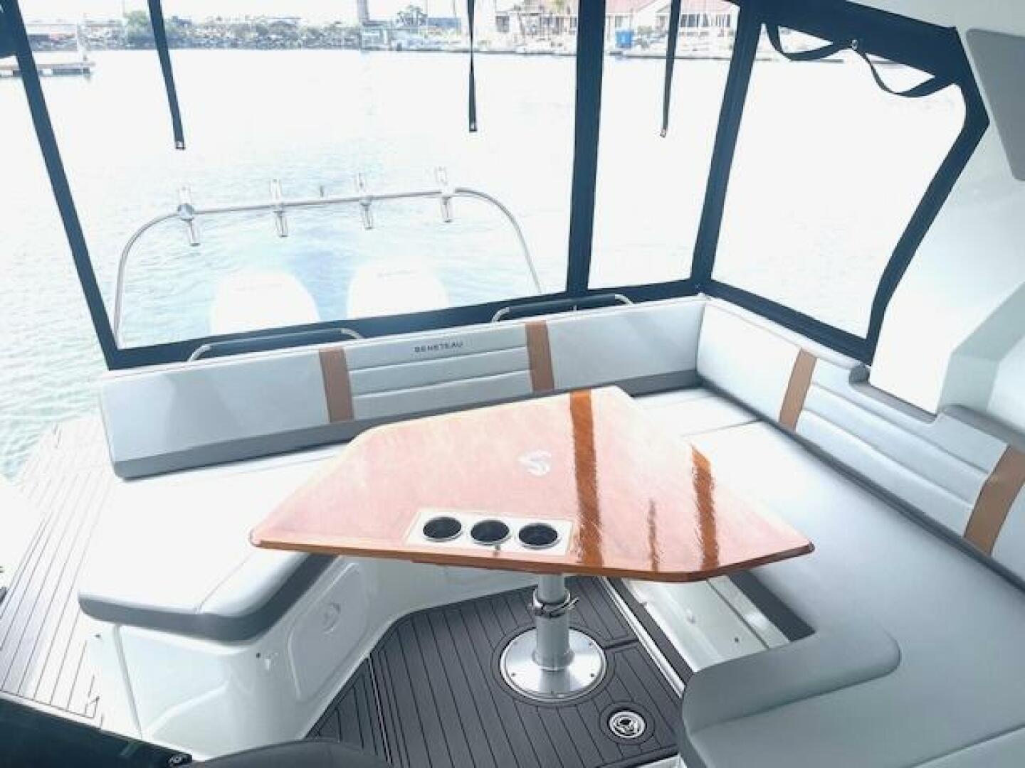 2022 Beneteau 32 Gran Turismo - Image 8