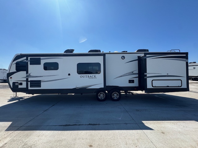 2017 Keystone Outback Diamond Super-Lite 332FK - Image 6