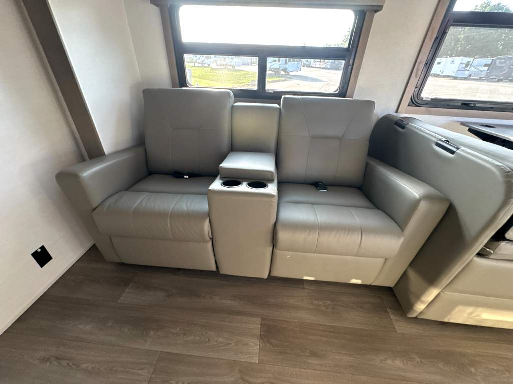 2027 JAYCO GREYHAWK 30Z - Image 26