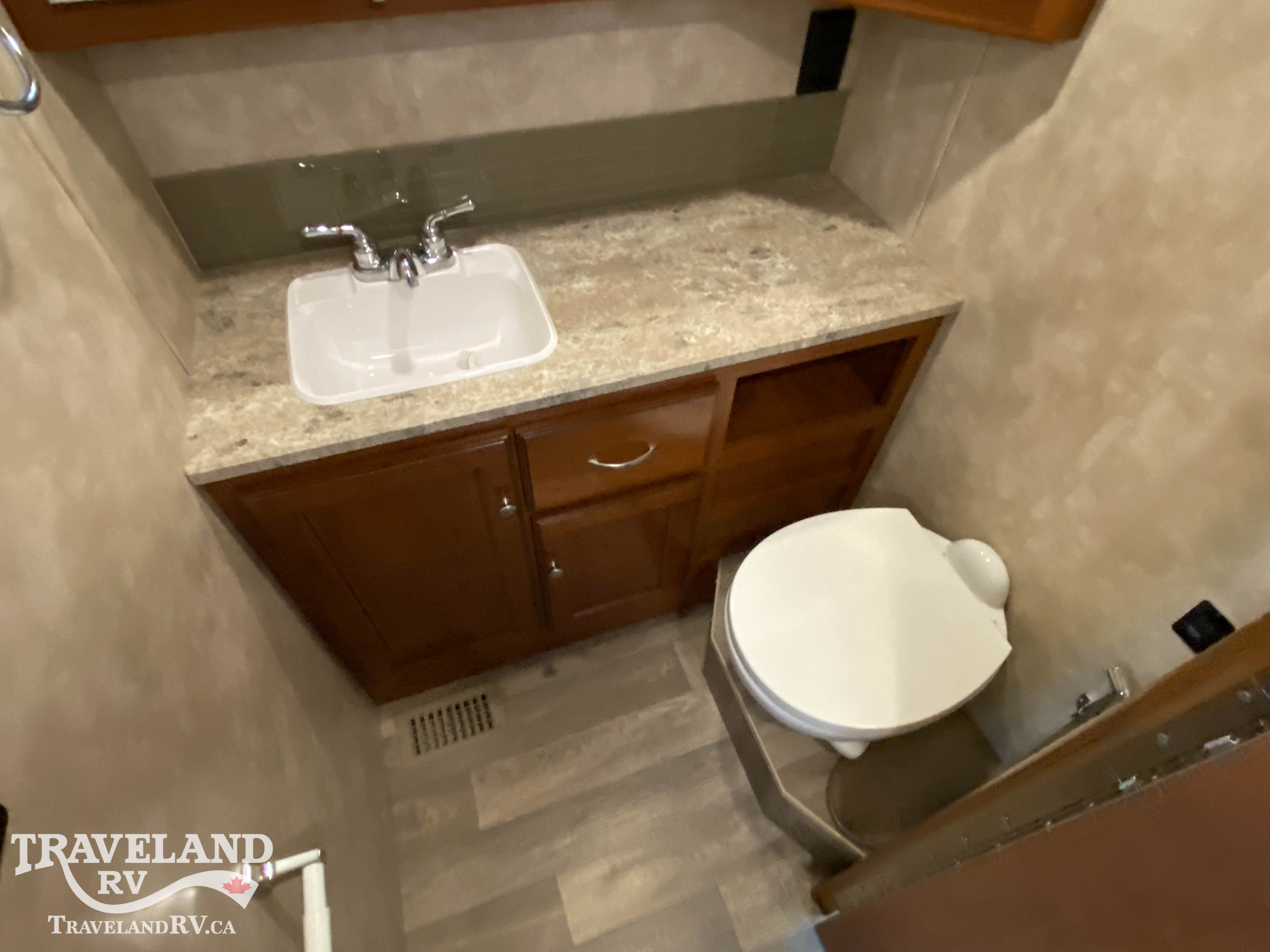 2019 Winnebago Sunstar LX 30T - Image 21