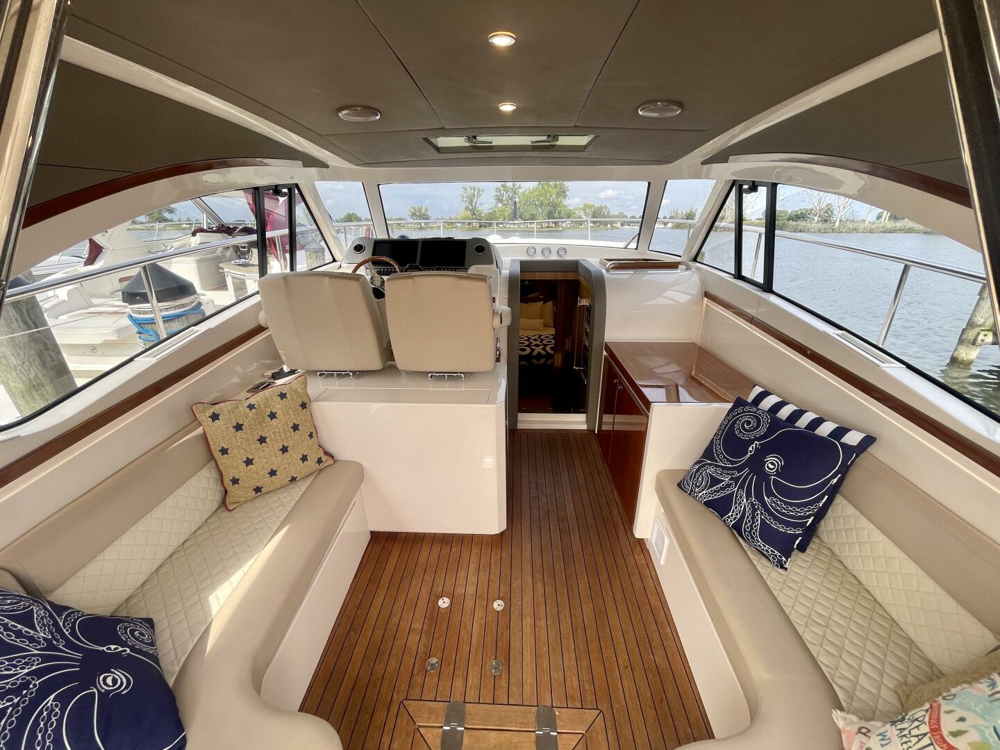 2017 Chris-Craft Commander 42 - Image 14