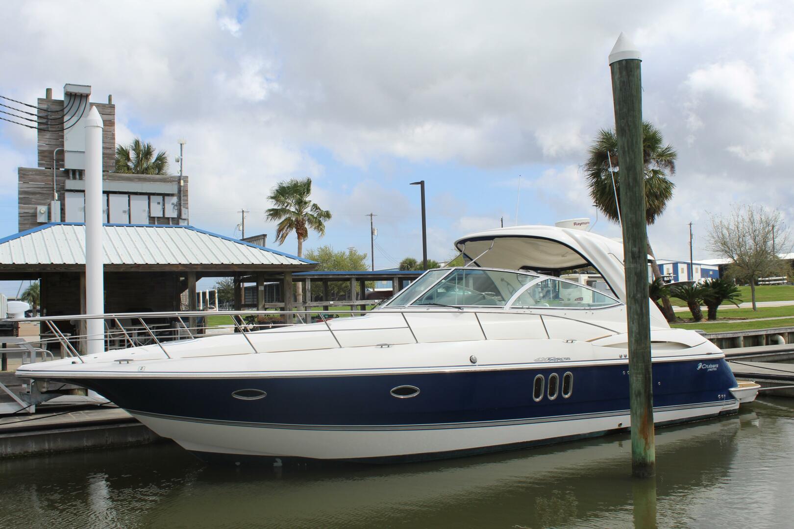 2007 Cruisers Yachts 420 Express - Image 2