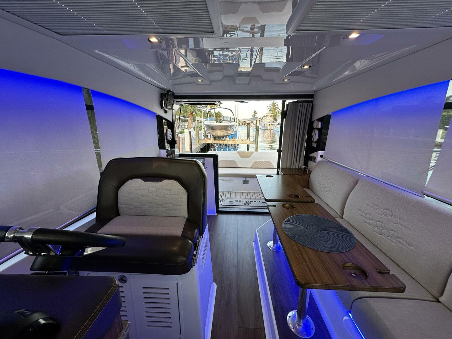 2020 Four Winns Vista 355 Coupe - Image 19
