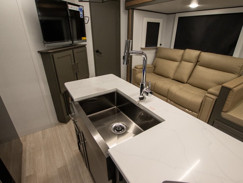 2026 Keystone Bullet Premium 330BKQ - Image 7