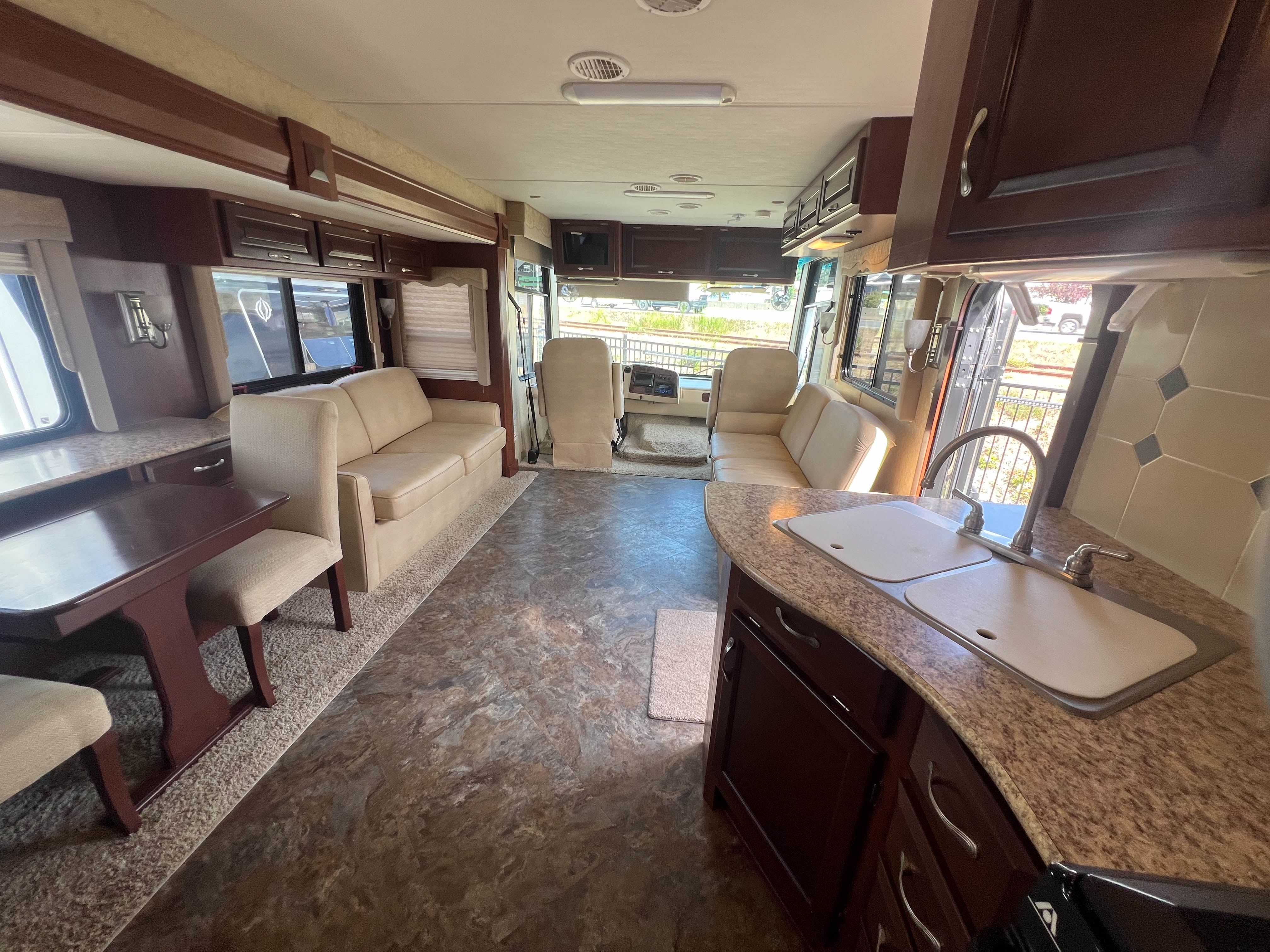 2011 NEWMAR BAYSTAR 3302 - Image 4