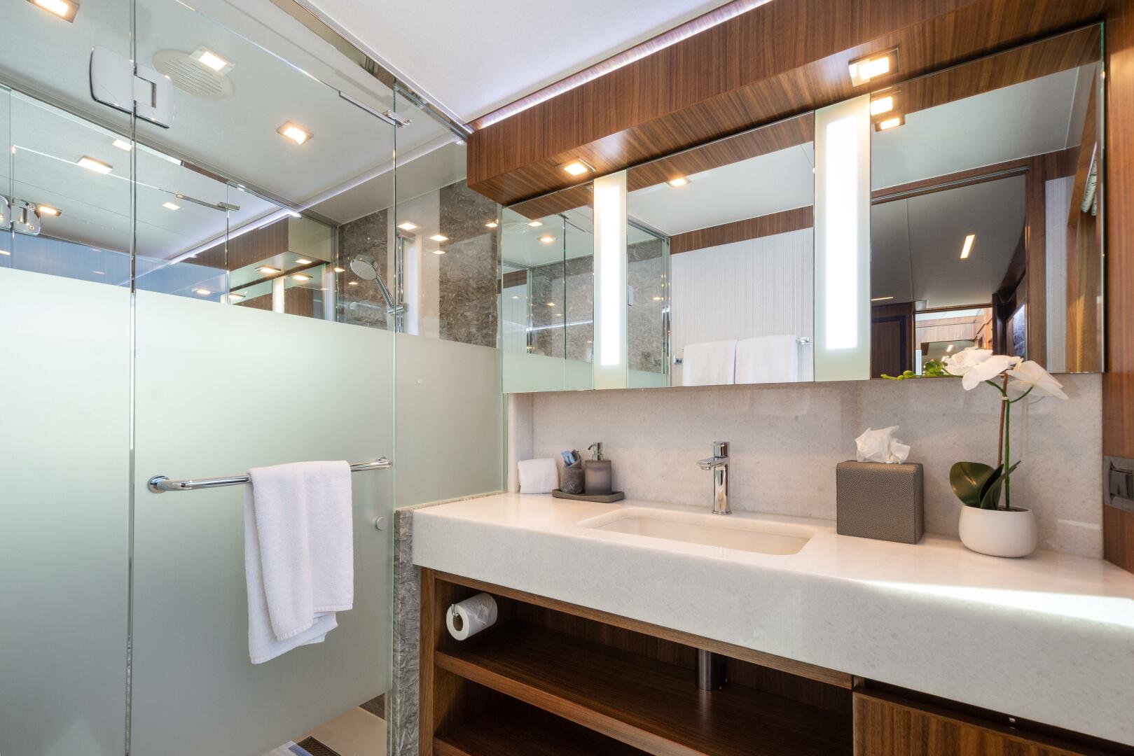 2024 Hargrave Raised Pilothouse - Image 11
