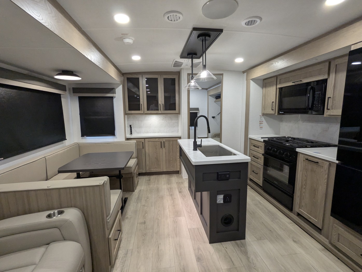 2026 Forest River Rockwood Signature 8336BH - Image 18