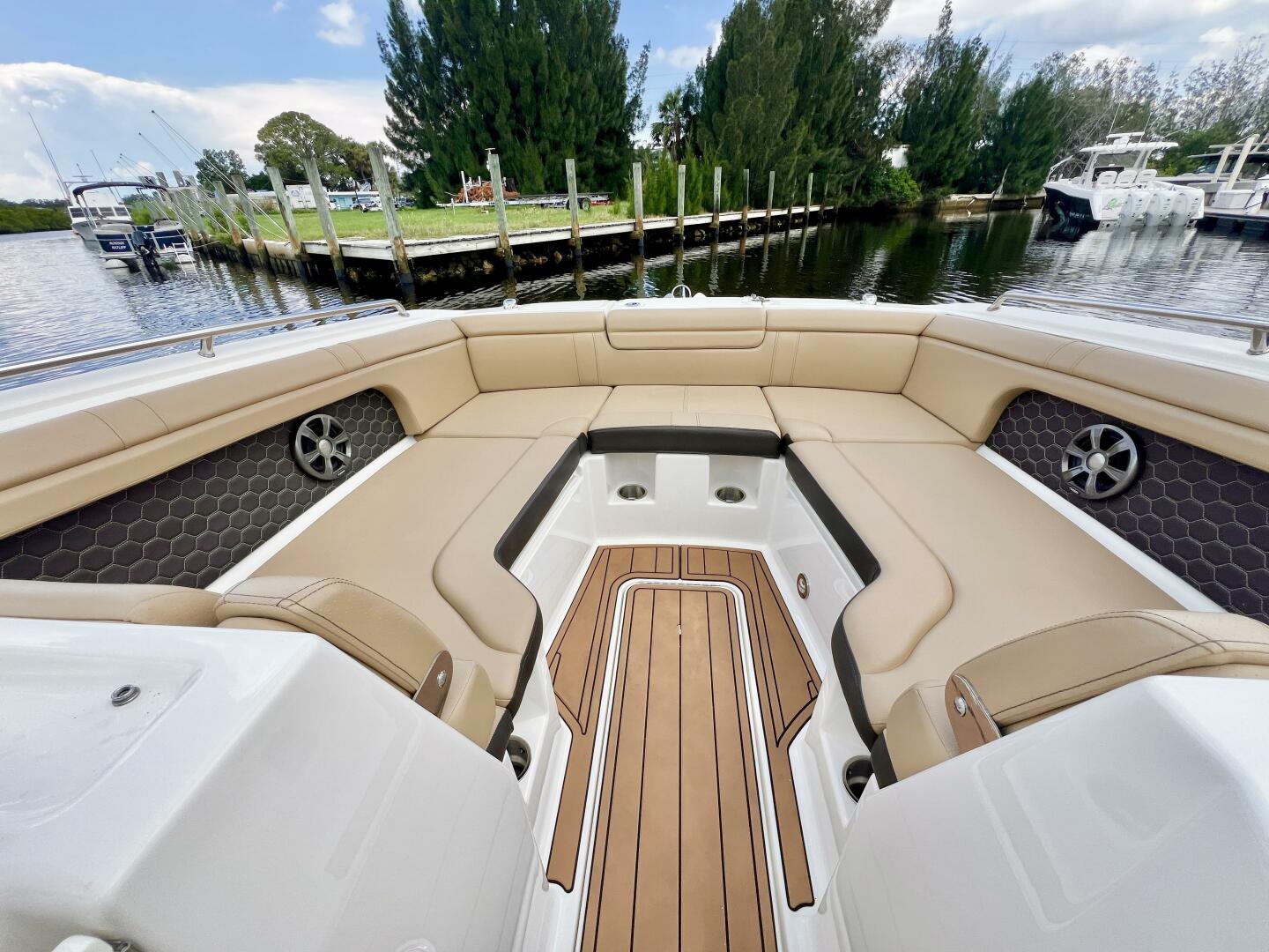 2019 Sea Ray SDX 290 OB - Image 7