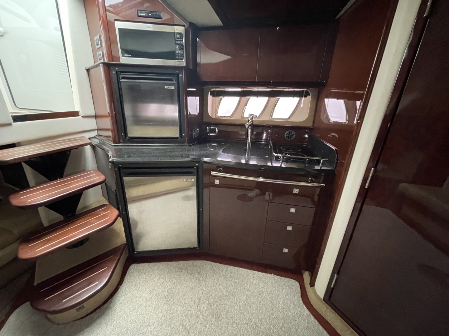 2010 Sea Ray 390 Sundancer - Image 14