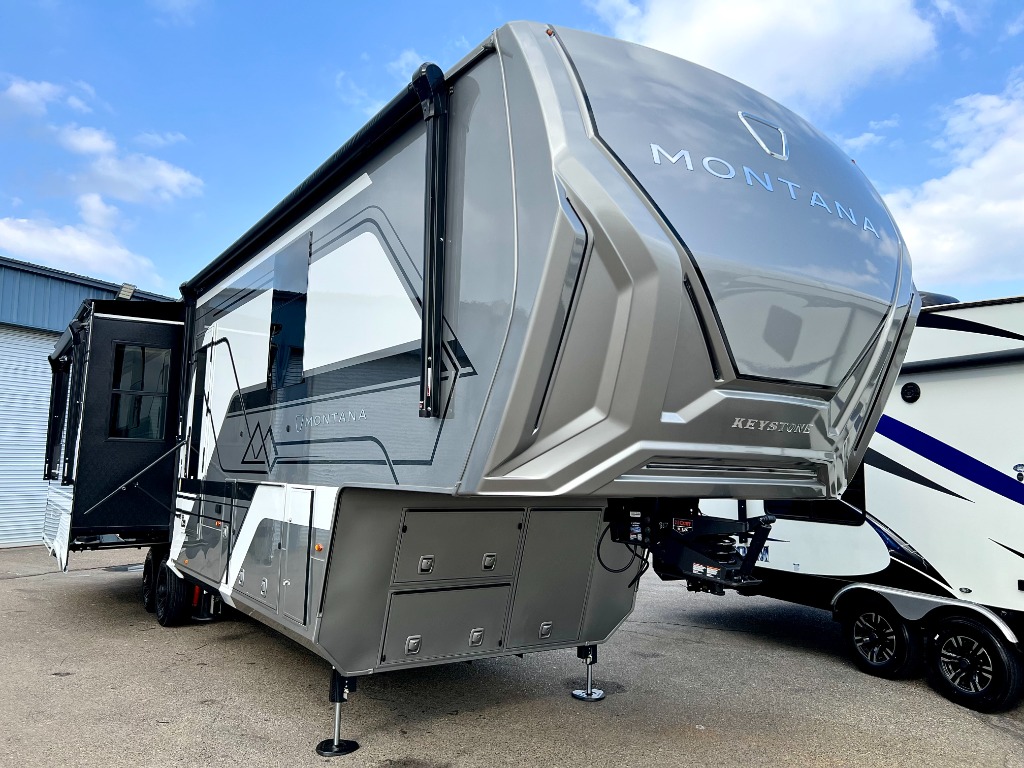 2027 Montana 3100RL - Image 1
