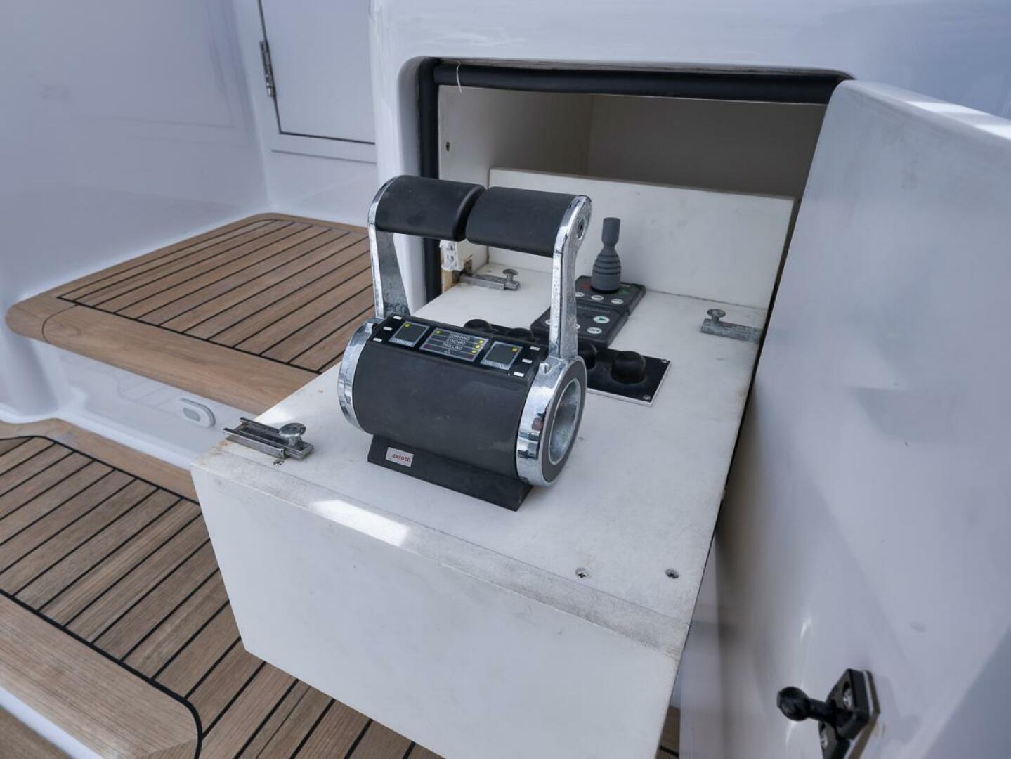 2007 Viking 52 Sport Coupe - Image 40