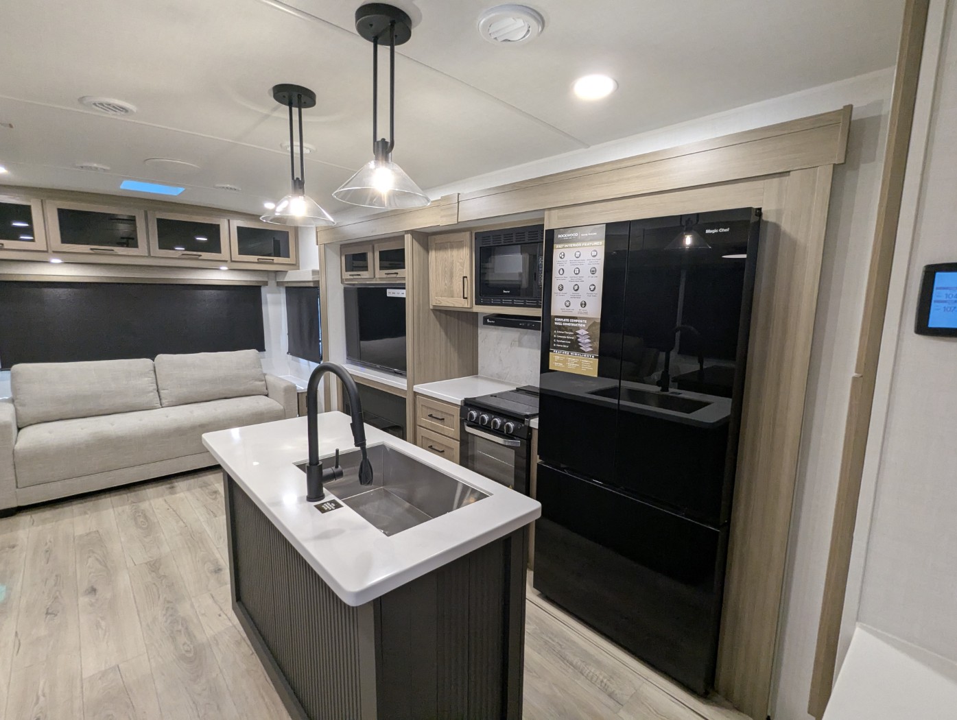2027 Forest River Rockwood Ultra Lite 2916RL - Image 21